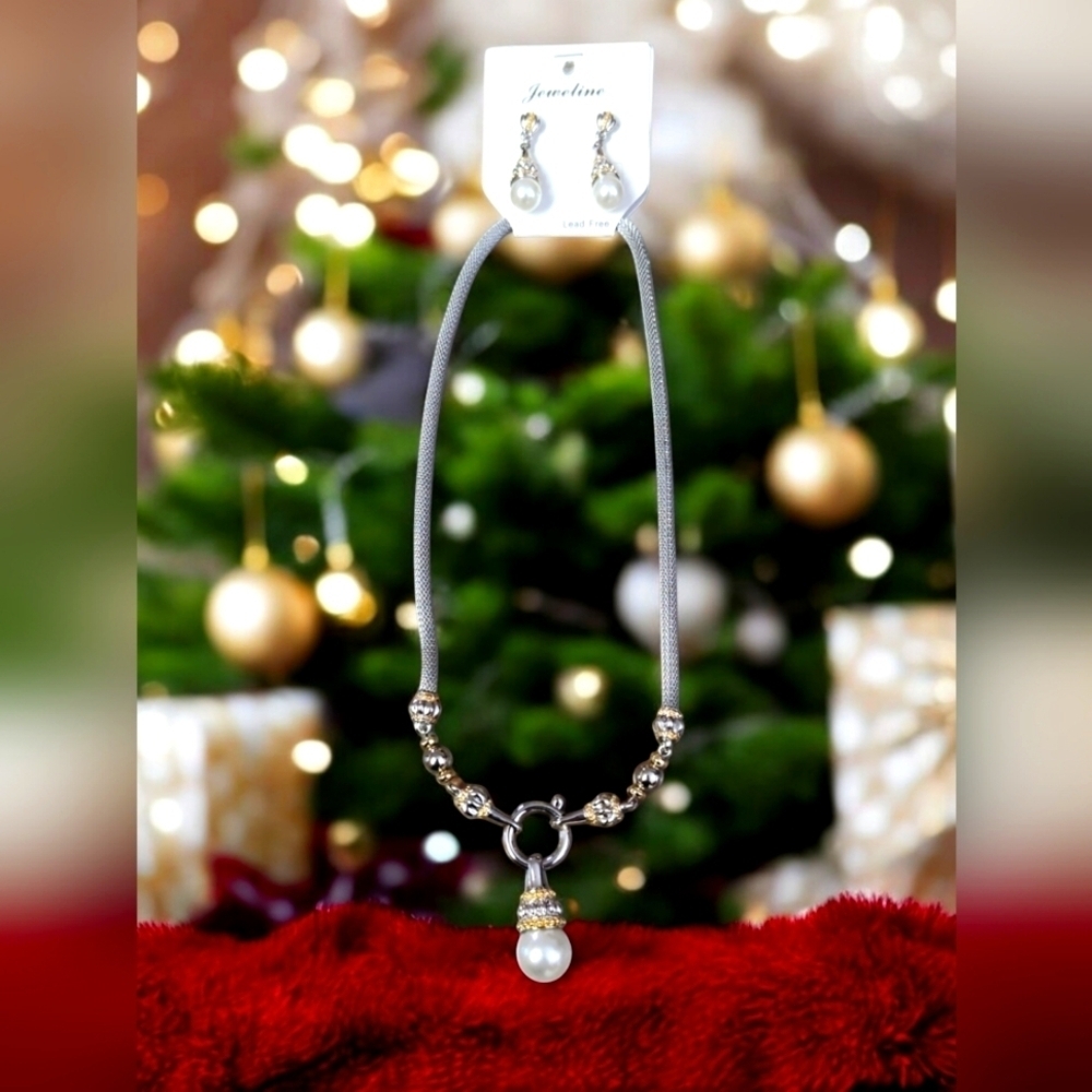 Beautiful Silver, Gold & Pearl Necklace & Earring Set